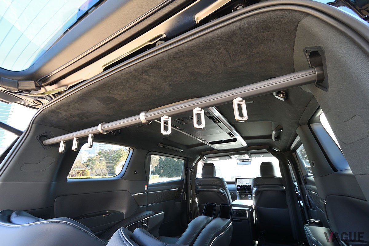 トヨタ「アルファード スペーシャスラウンジ」