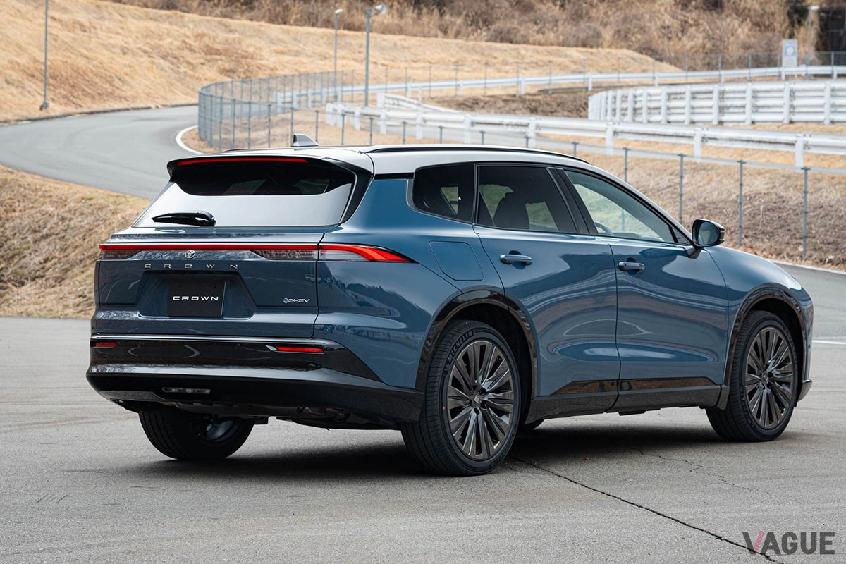 トヨタ新型「クラウン・エステート RS」（PHEV）