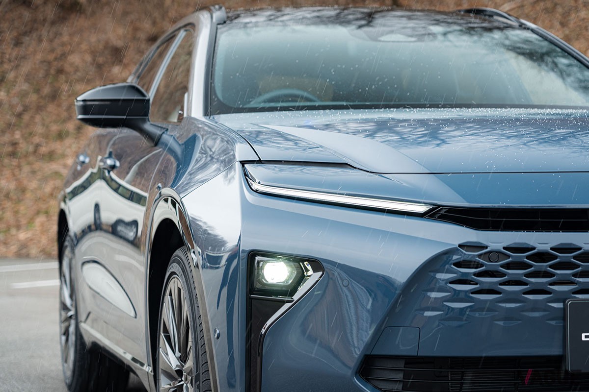 トヨタ新型「クラウン・エステート RS」（PHEV）