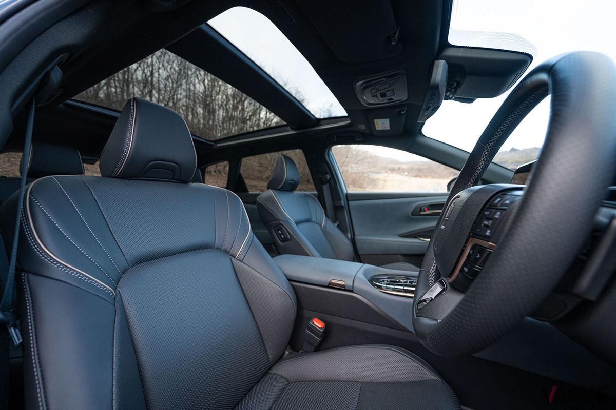 トヨタ新型「クラウン・エステート RS」（PHEV）