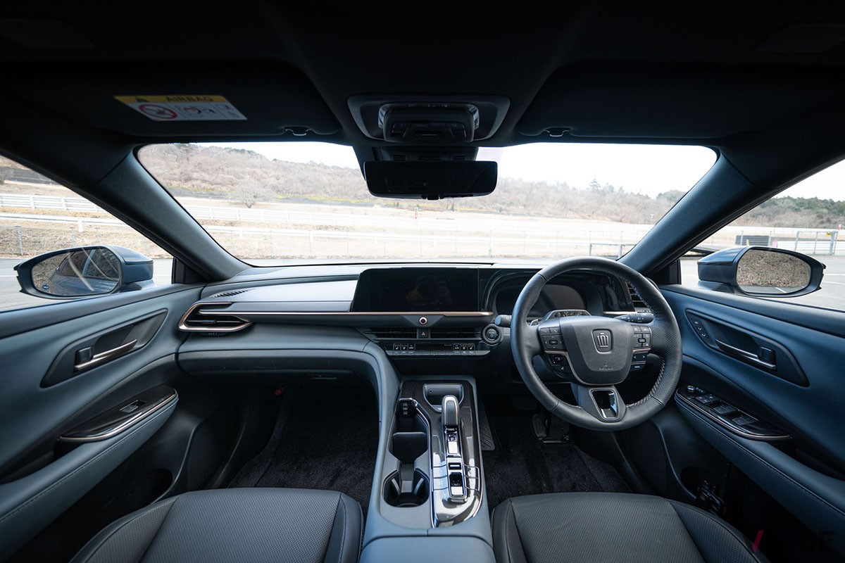 トヨタ新型「クラウン・エステート RS」（PHEV）