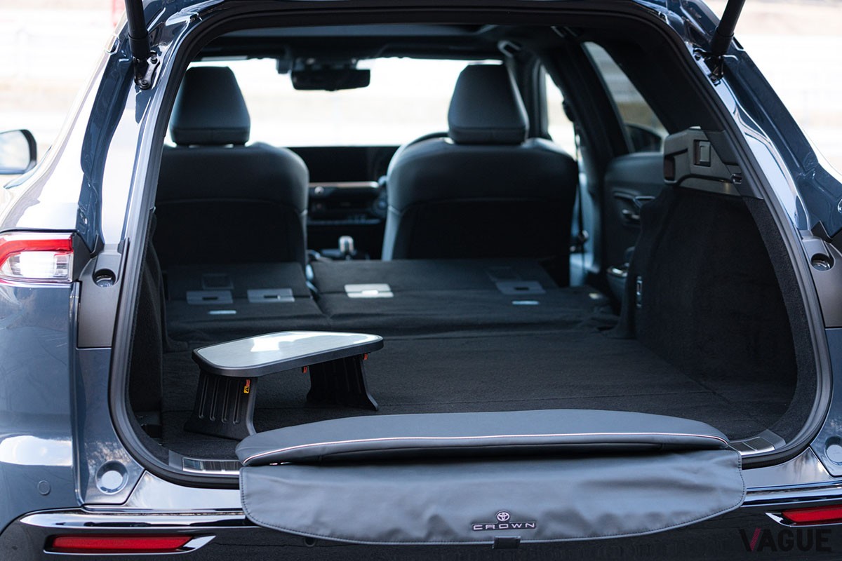 トヨタ新型「クラウン・エステート RS」（PHEV）