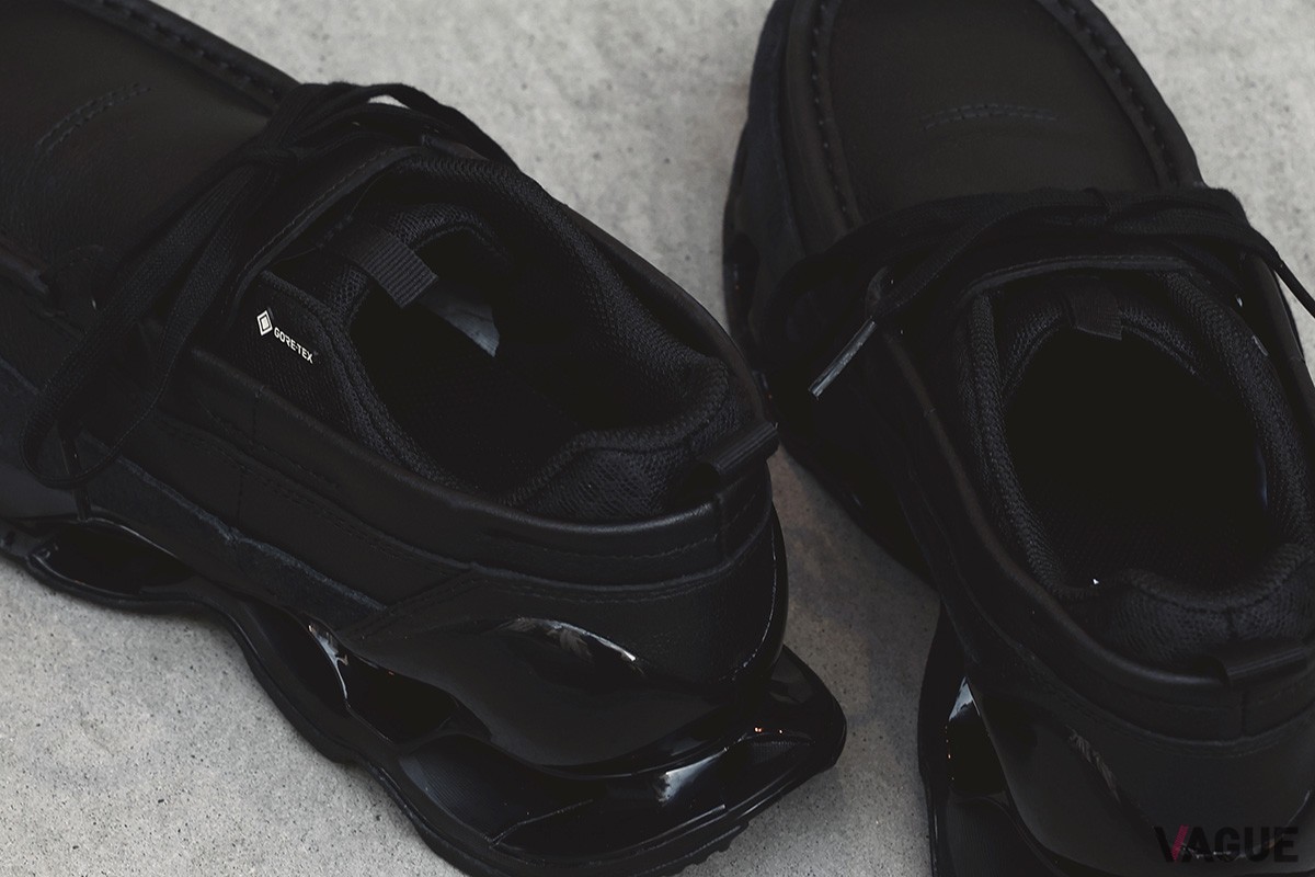 シュータンのズレを防ぐ独自構造など、インナー部分にもミズノが培った技術を結集。トラディショナルなモカシンスタイルで、スニーカーのようなフィット感を体感できる