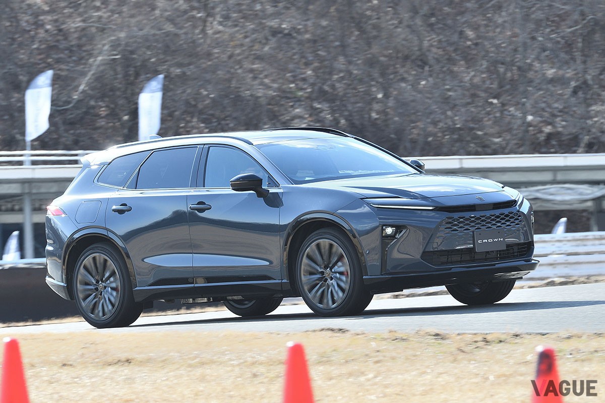 トヨタ新型「クラウン・エステート RS」（PHEV）