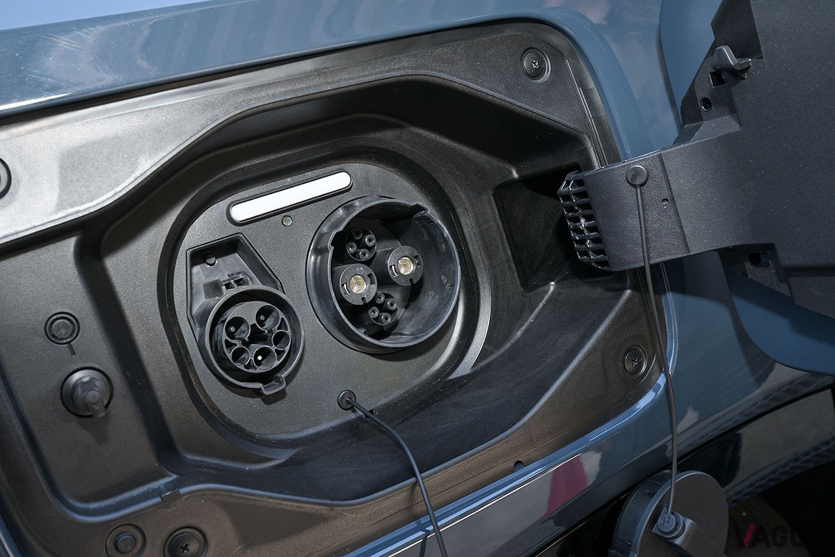 トヨタ新型「クラウン・エステート RS」（PHEV）