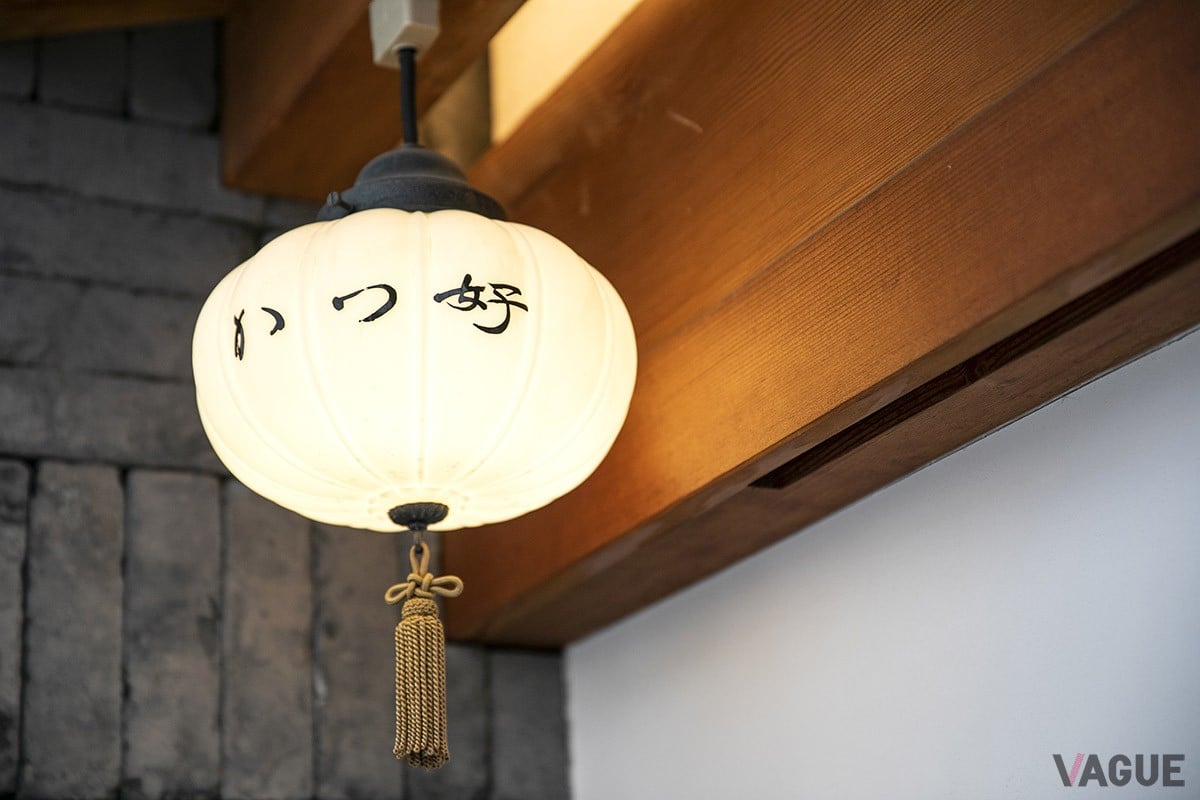 日本橋人形町にあり、店頭の提灯も小粋な雰囲気