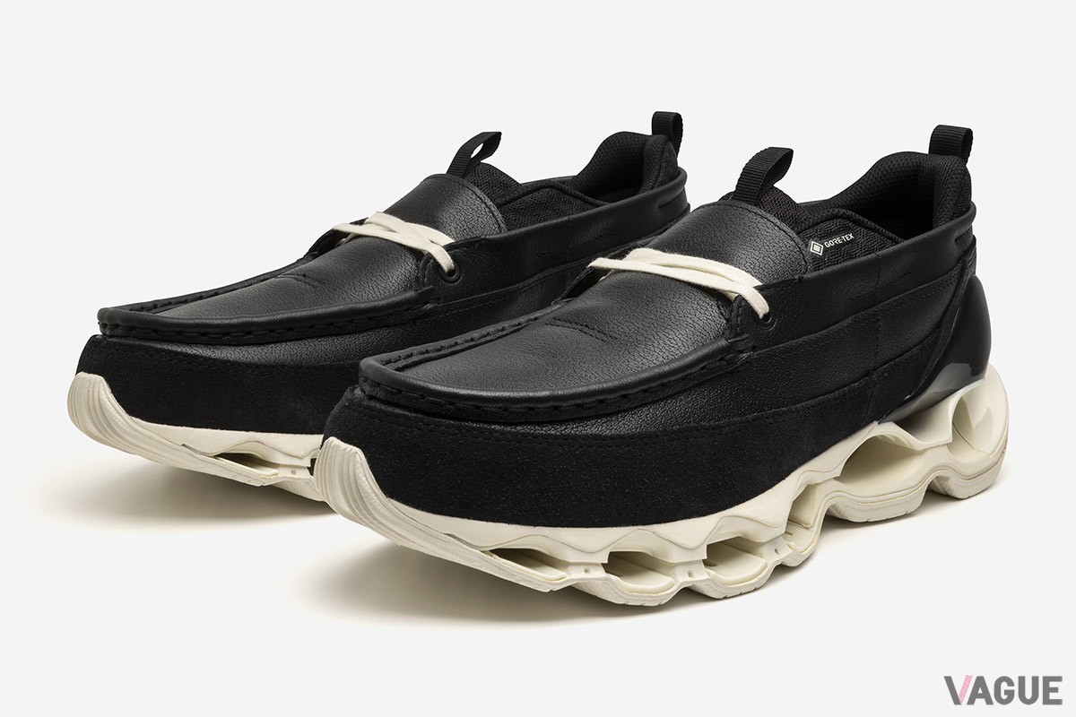 「MIZUNO WAVE PROPHECY MOC GTX」ブラック×オフホワイト （品番：D1GD240602、3万7400円 消費税込）