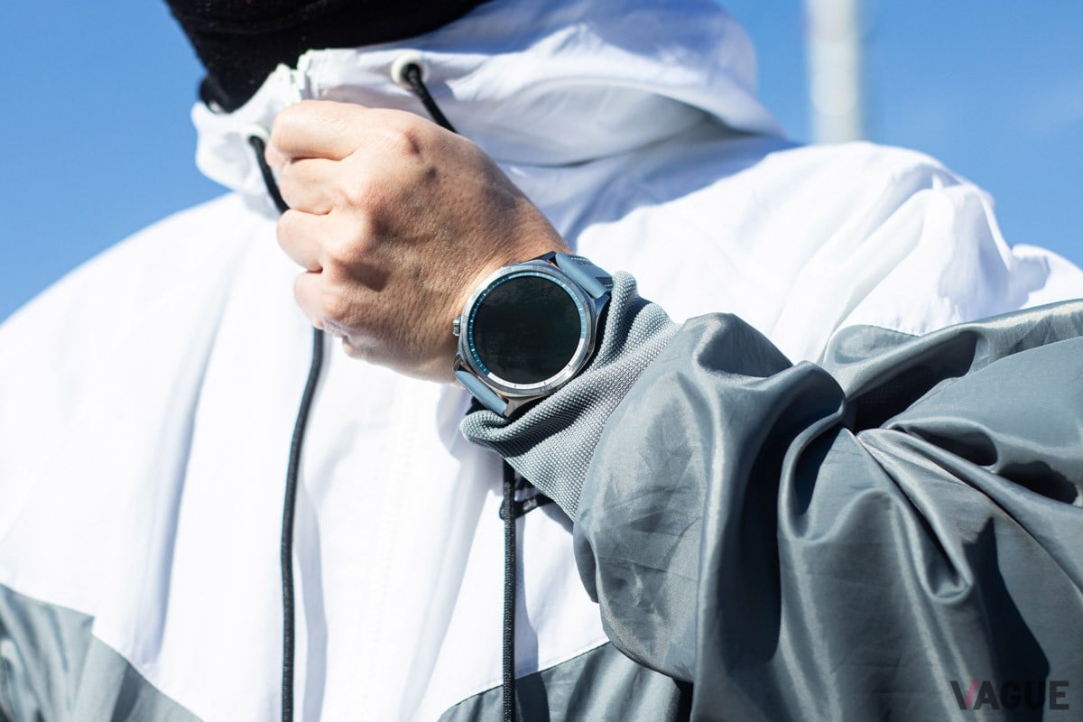 腕元を彩る上品なデザイン性とフルマラソンでも使える機能性を両立したHUAWEI 「HUAWEI WATCH GT 5」。サイズ:46mm。カラーは、ブルー コンポジットウーブン