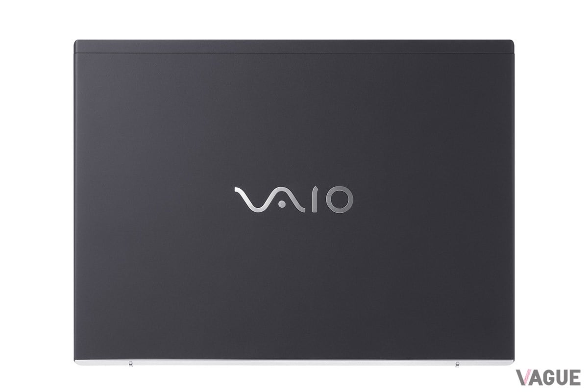 カラバリはブラックとブラウンで展開