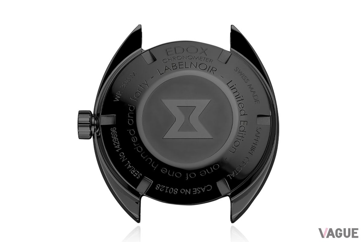 エドックスのブランドロゴは砂時計をイメージしたもの。ラグ幅は20mm