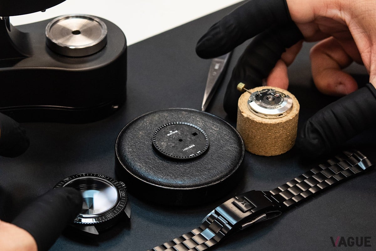 エドックスのウォッチは熟練した時計職人により一つひとつハンドメイドにて組み立てられる