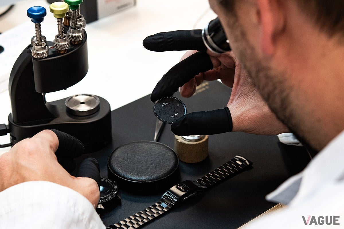 エドックスのウォッチは熟練した時計職人により一つひとつハンドメイドにて組み立てられる