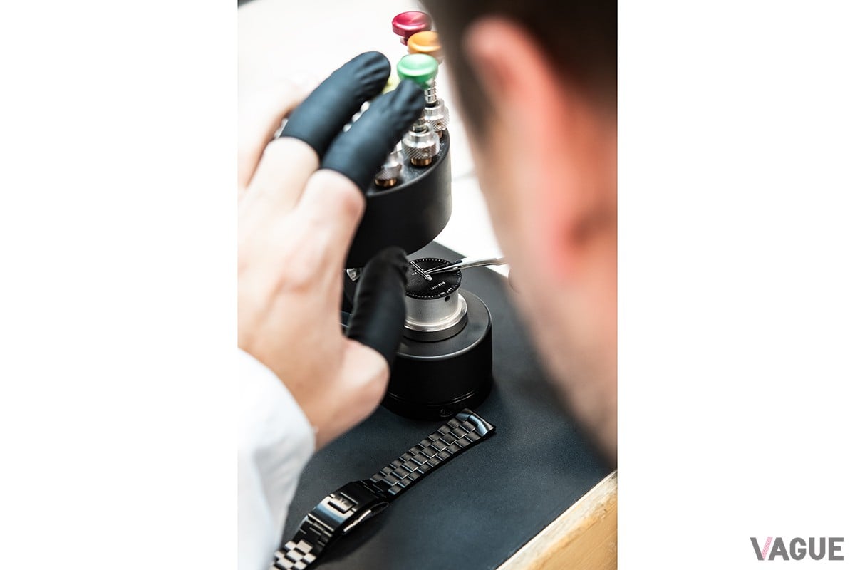 エドックスのウォッチは熟練した時計職人により一つひとつハンドメイドにて組み立てられる