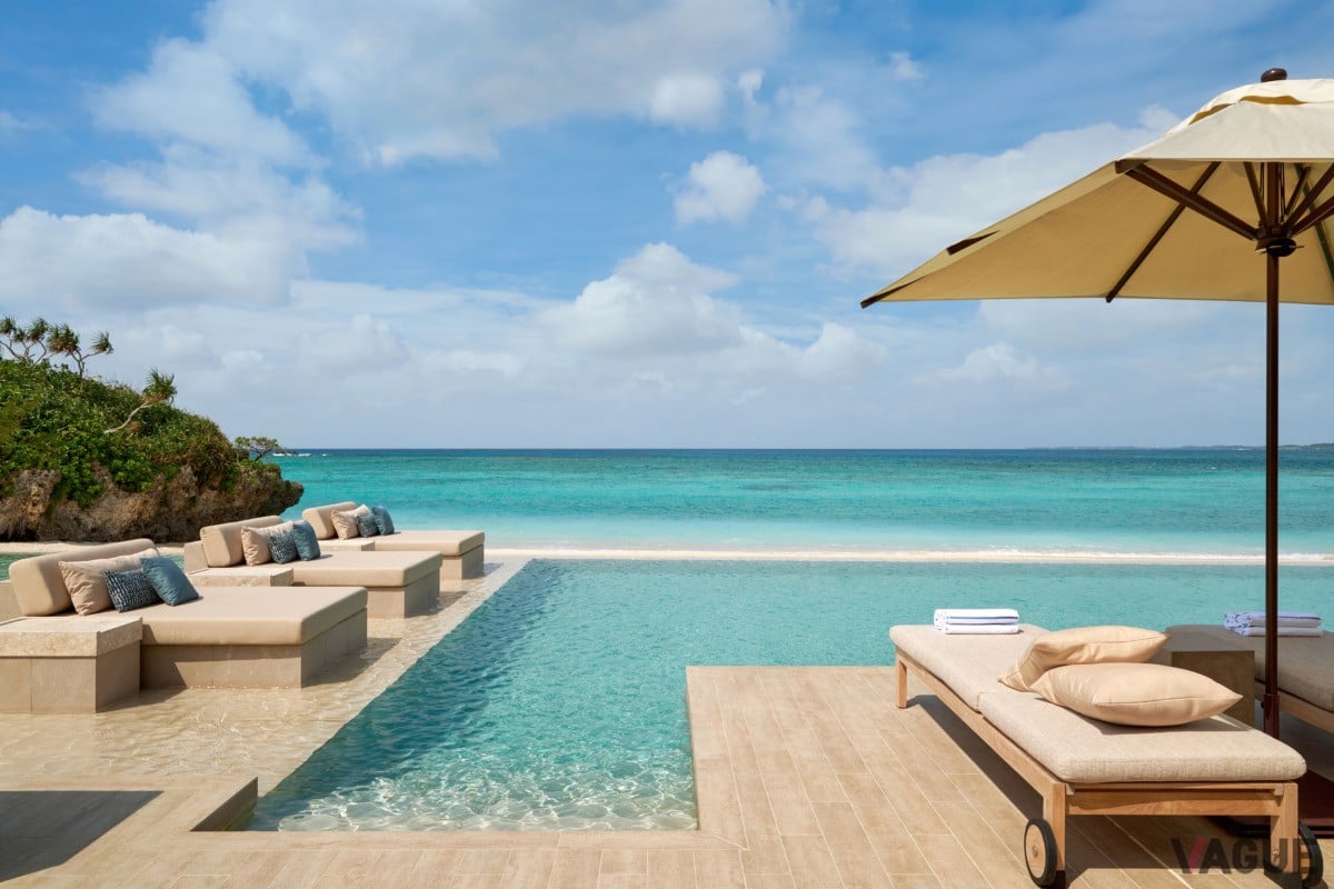 宮古の美しい海と一体化したようなビーチサイドのインフィニティプール