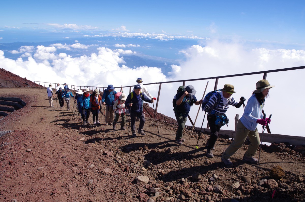 登山渋滞を回避する富士登山ツアー