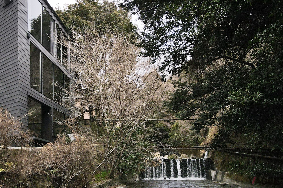 藤木川に面した立地