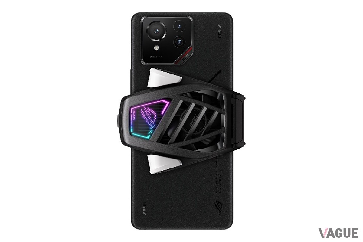 外付けのクーラーユニット「AeroActive Cooler X Pro」を装着した状態。クーラーだけでなくサブウーファーとしても活躍する
