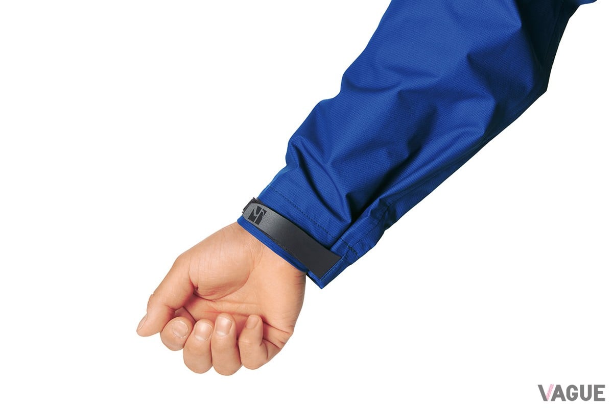 面ファスナーで調節可能な袖口