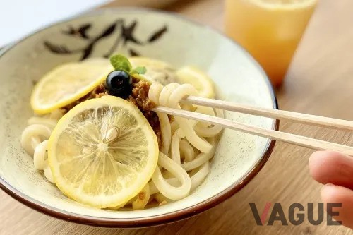 オリーブ牛とレモンのキーマうどん