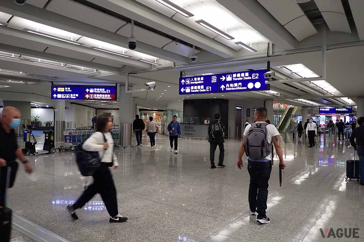 香港国際空港での乗り継ぎは「Transfer Desks」の案内に従えば迷うことはない