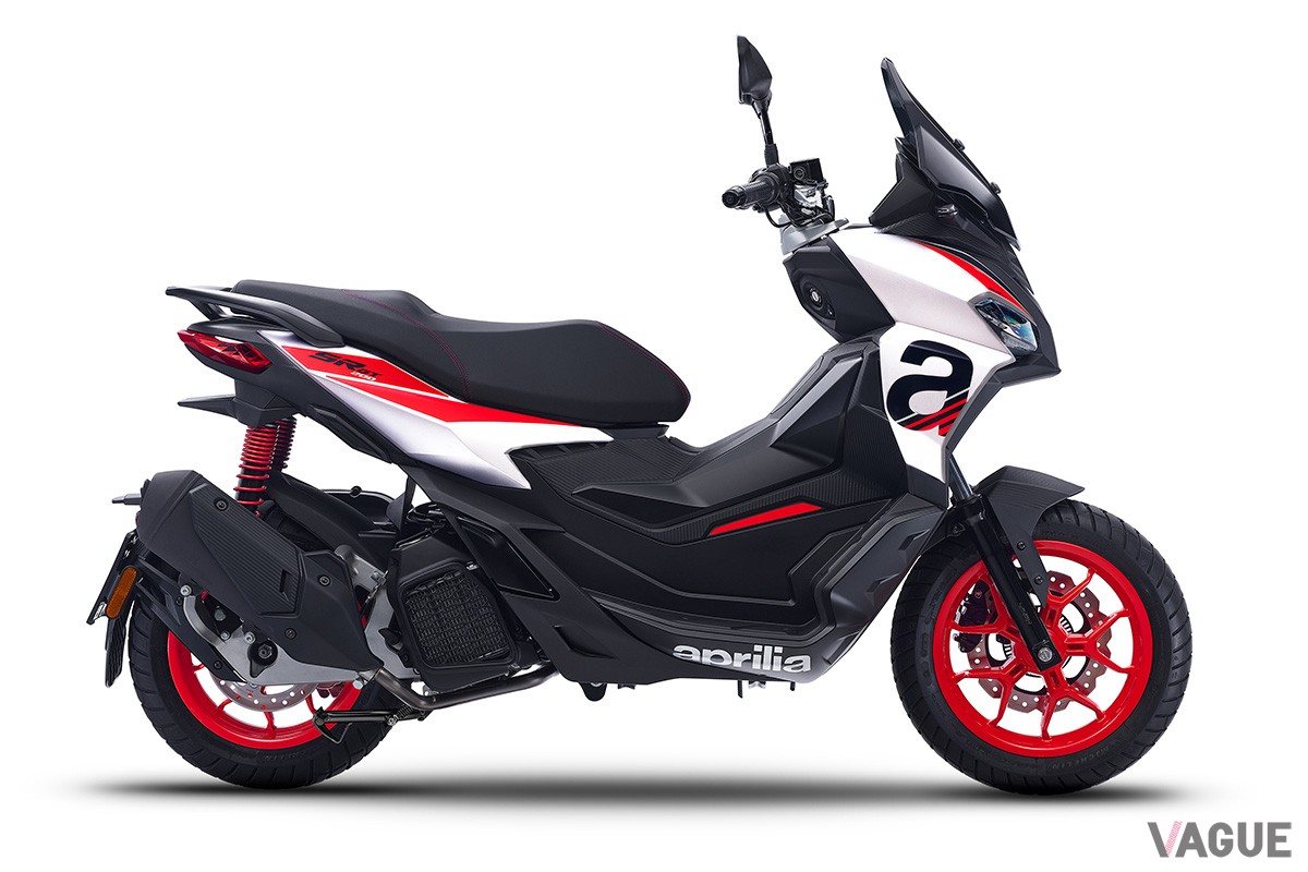 スポーティな印象の“スペースホワイト”を新設定したアプリリアの“軽二輪”スクーター「SR GT 200 SPORT」