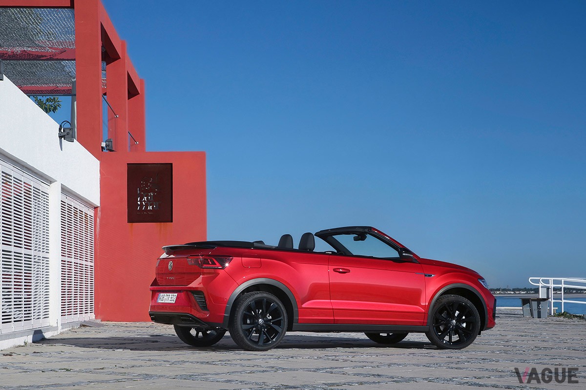 2019年に登場したフォルクスワーゲン「T-Rocカブリオレ」は、コンパクトなクロスオーバーSUV「T-Roc」に追加設定されたオープンカー