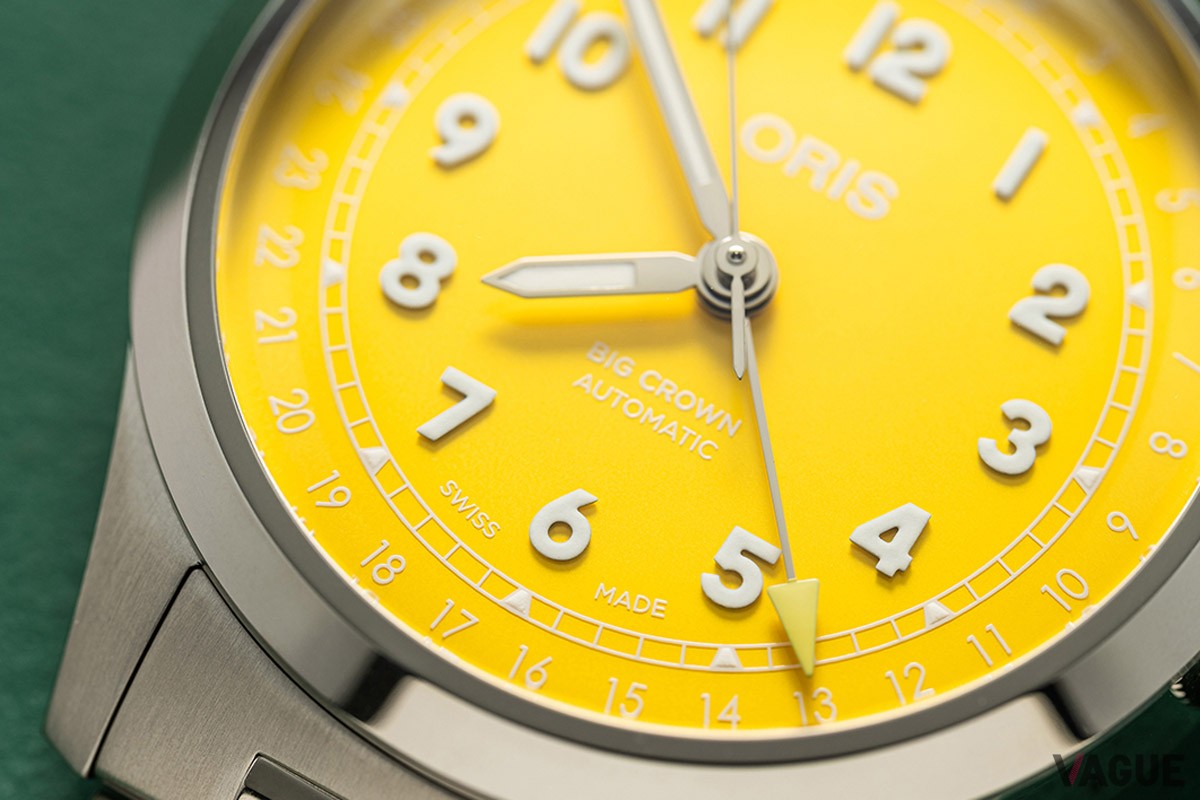 イエロー、ライラック、ターコイズブルーの3色展開で、現代的な楽しさ演出する「ビッグクラウンポインターデイト 40mm」