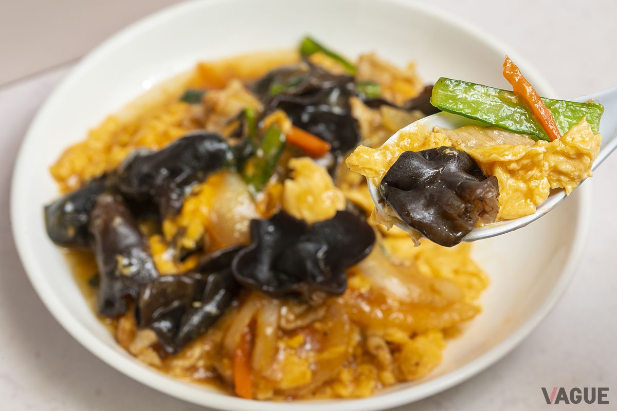 木耳玉子炒め630円。プリップリのキクラゲにトロトロの玉子がたまらない