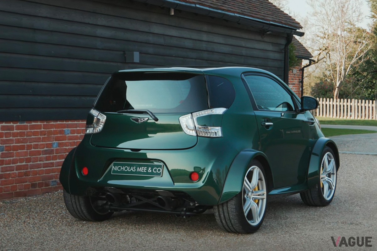 英国の中古車販売店で発見したアストンマーティン「シグネットV8」（C）YouTube『Nicholas Mee & Company Ltd』