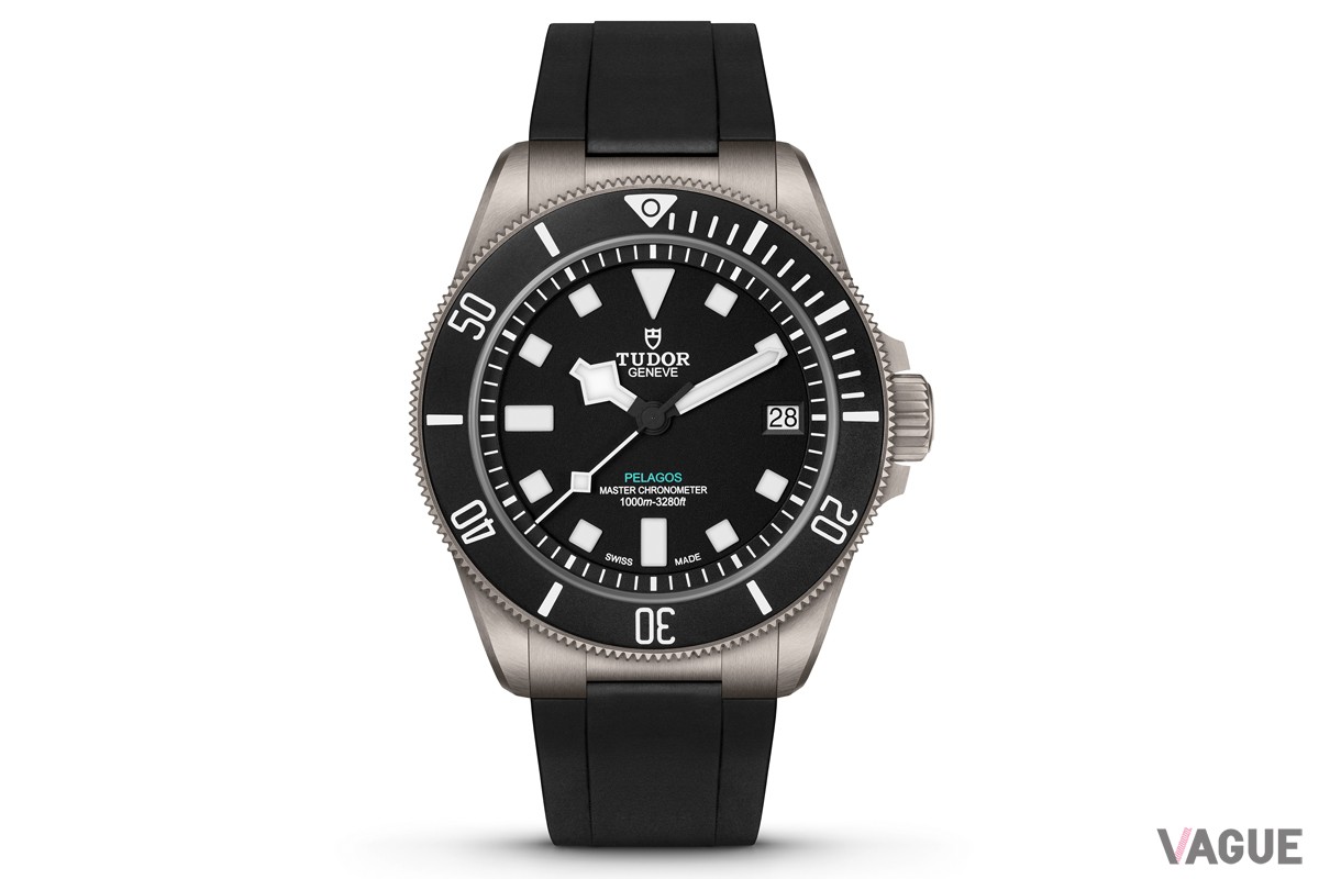 43mmへと進化を遂げたチタニウム製ケース