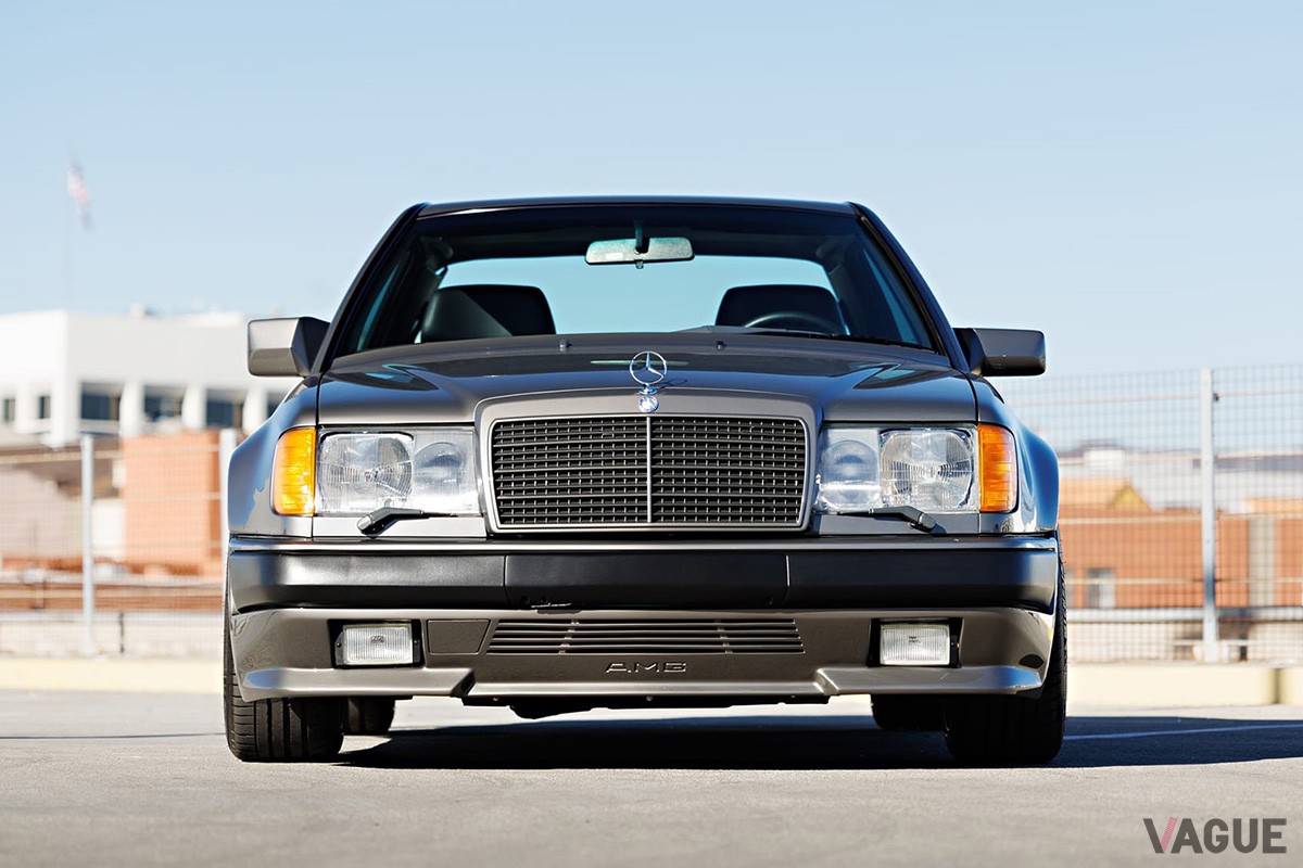C124型の「300CE」をベースとする“ハンマークーペ”ことAMG「300CE 6.0-4V ハンマー ワイドバージョン」（C）ClassicDriver.com