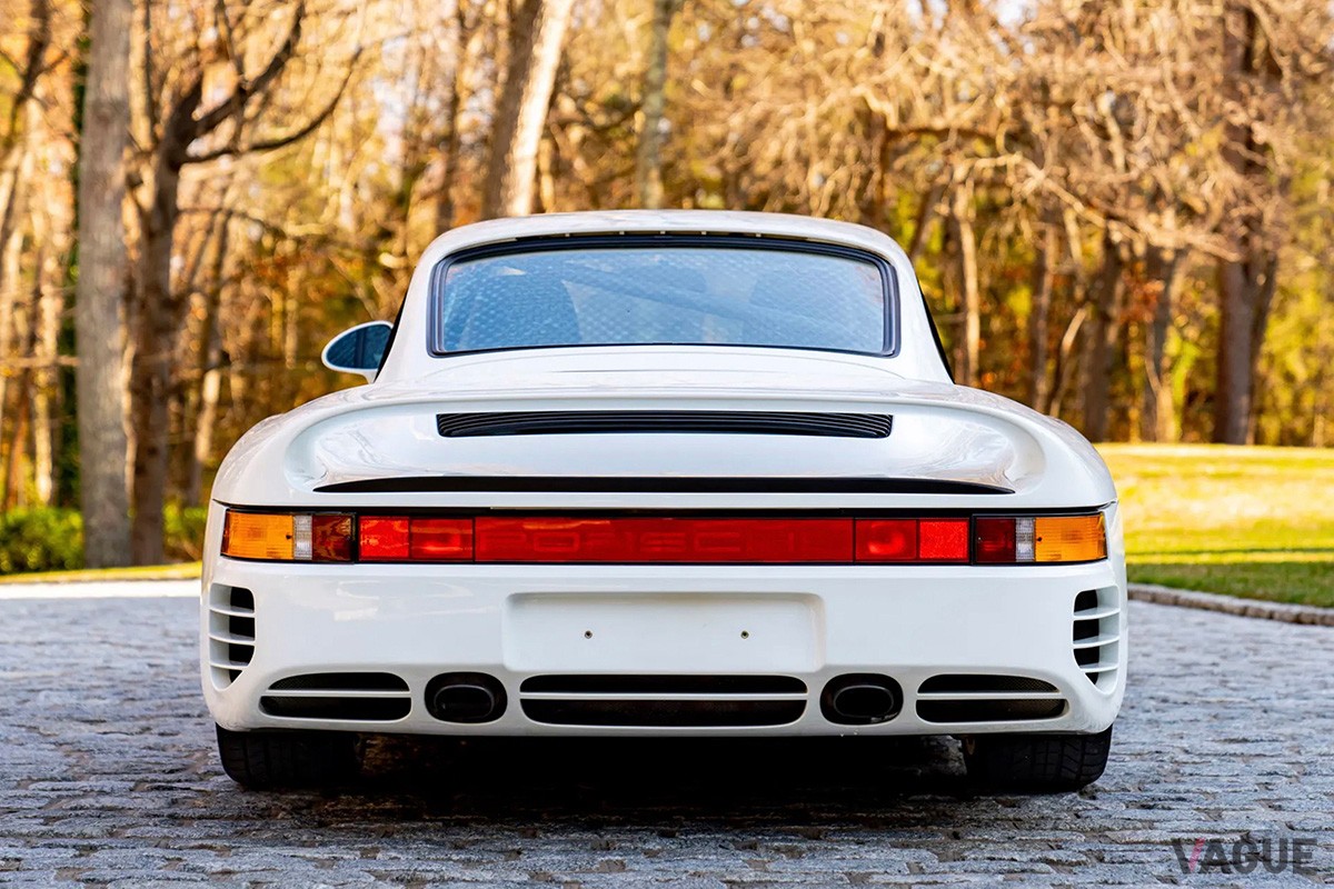 「959」スポーツ仕様は、空力を最適化したボディや4WDシステム、電子制御シャシーなどを採用（C）RMサザビーズ