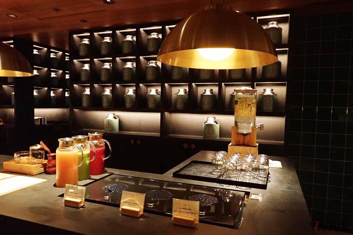 ビジネスクラスラウンジにある「Tea House」では、専門家が用意する豊富な種類のお茶が楽しめる