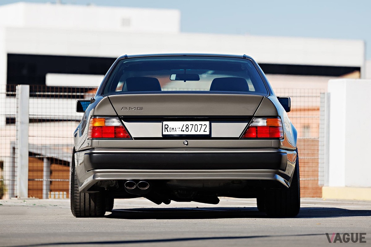 C124型の「300CE」をベースとする“ハンマークーペ”ことAMG「300CE 6.0-4V ハンマー ワイドバージョン」（C）ClassicDriver.com
