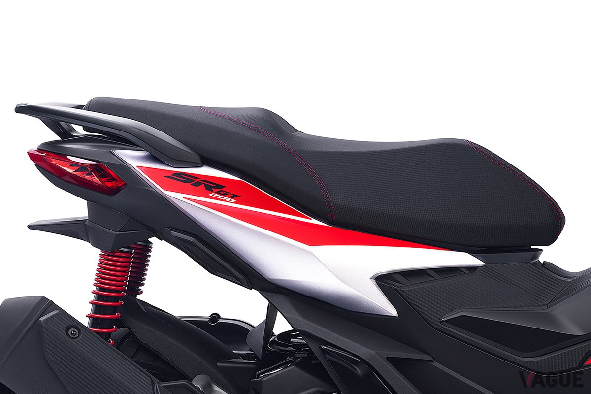 スポーティな印象の“スペースホワイト”を新設定したアプリリアの“軽二輪”スクーター「SR GT 200 SPORT」