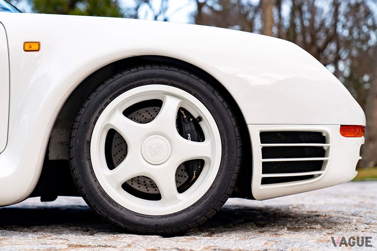 「959」スポーツ仕様は、空力を最適化したボディや4WDシステム、電子制御シャシーなどを採用（C）RMサザビーズ