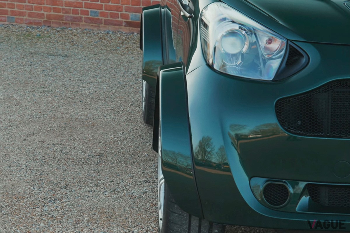 英国の中古車販売店で発見したアストンマーティン「シグネットV8」（C）YouTube『Nicholas Mee & Company Ltd』