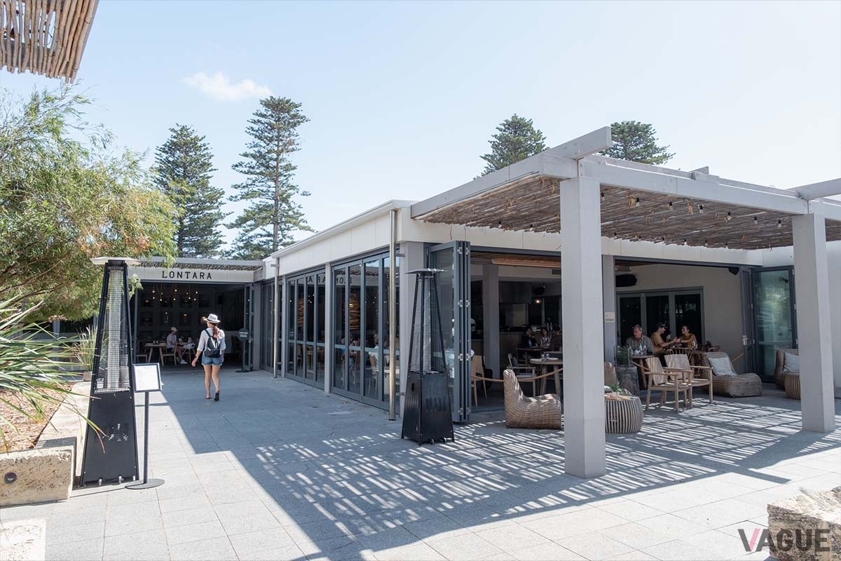 気持ちの良い海風が通り抜けるレストランの「ロンタラ」