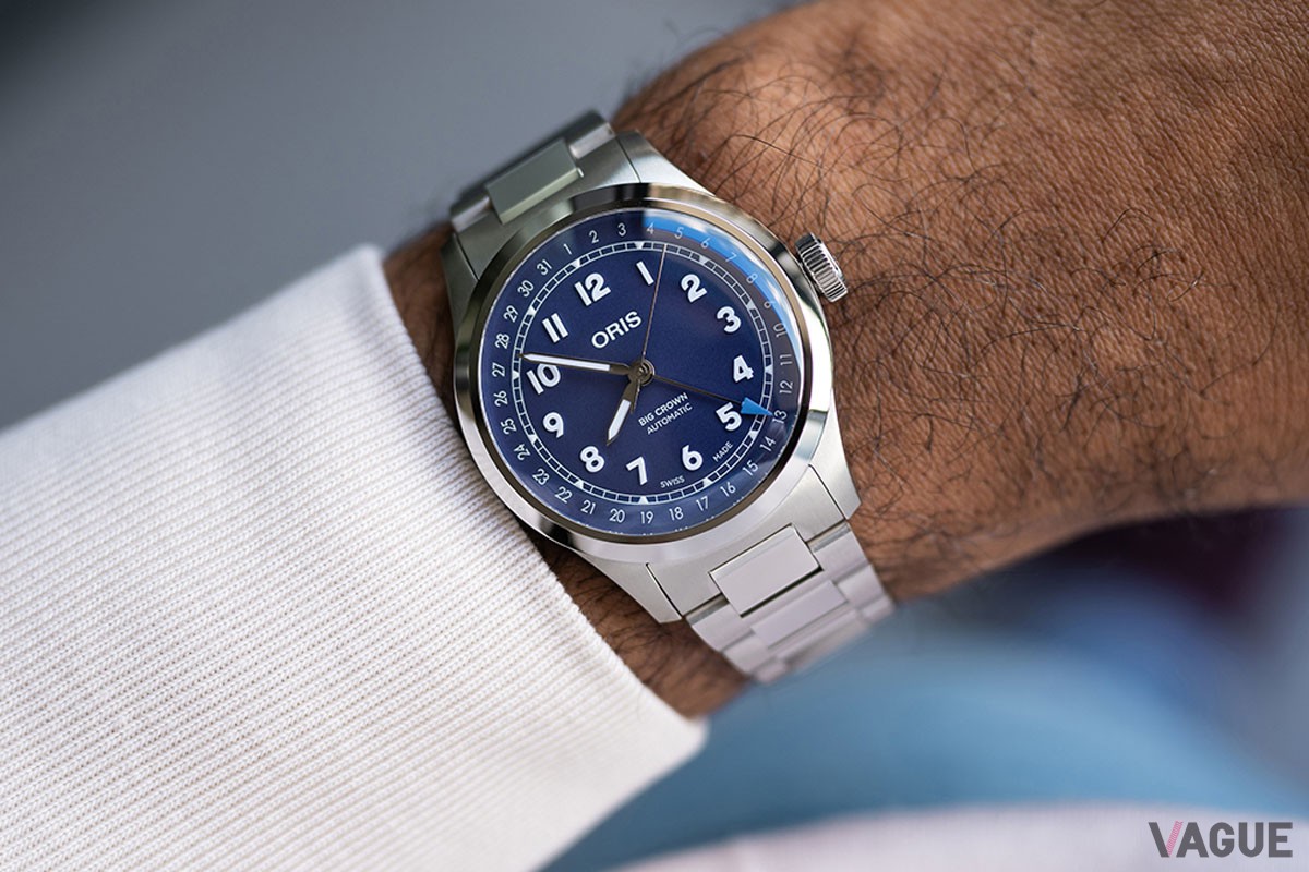 エレガントさ、シックさを表現するライラックパープル（ビッグクラウンポインターデイト 40mm）