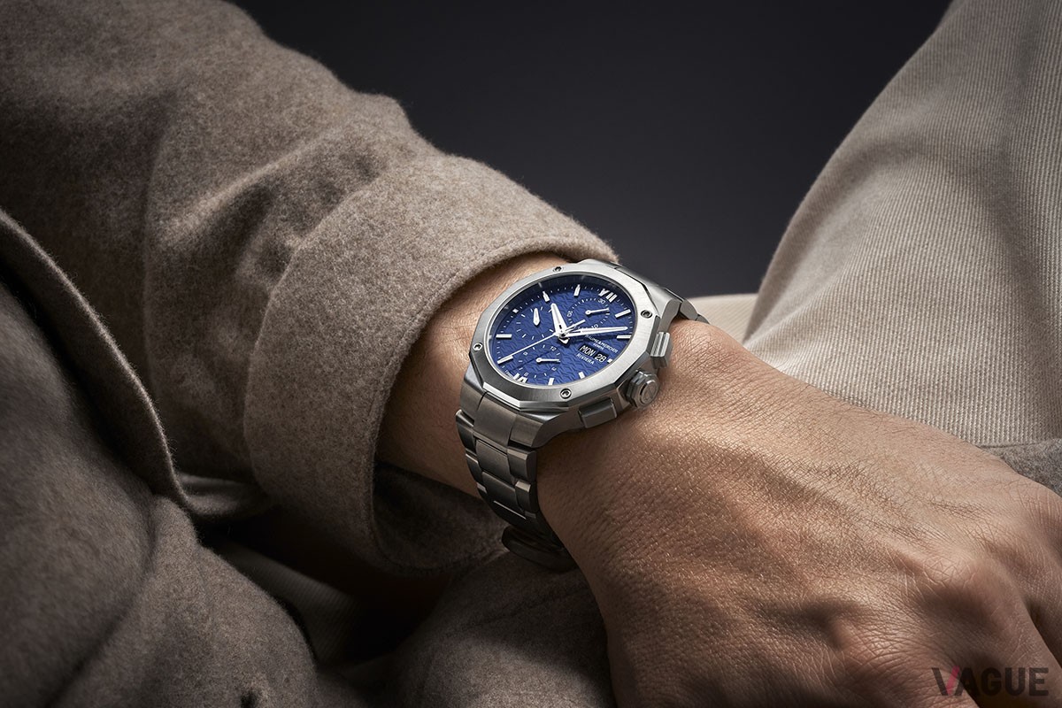 ビジネスシーンから休日のリラックスしたスタイルまで幅広い場面に似合うブルーのデイデイト。深みのある陰影が手元に知性と清潔感を提供する