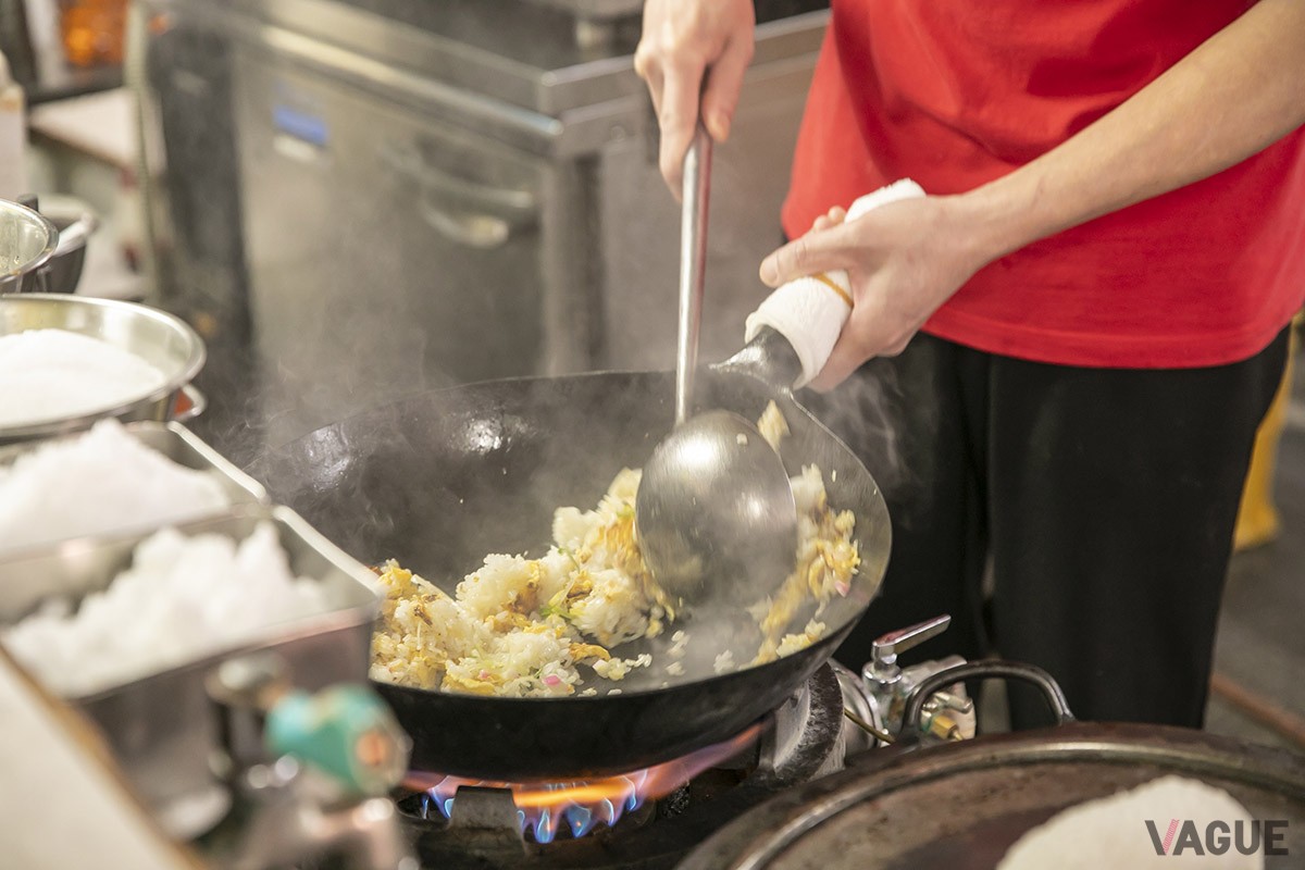 チャーハンは炒めはじめたらあっという間に完成！　強い火力で一気に仕上げる