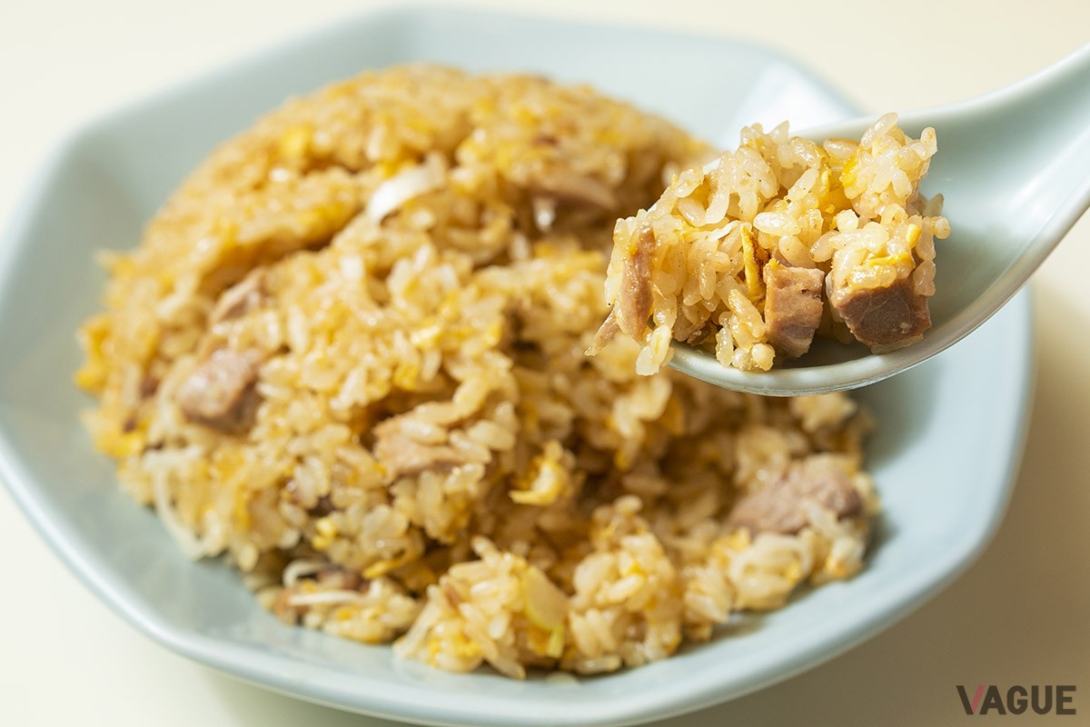ややしっとり系のチャーハンは、添えられたスープとの相性も完璧！