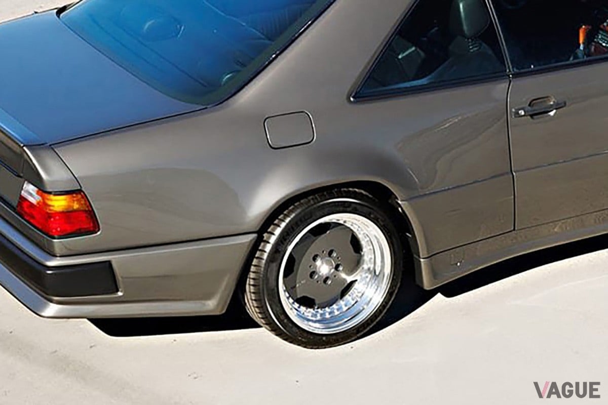 C124型の「300CE」をベースとする“ハンマークーペ”ことAMG「300CE 6.0-4V ハンマー ワイドバージョン」（C）ClassicDriver.com