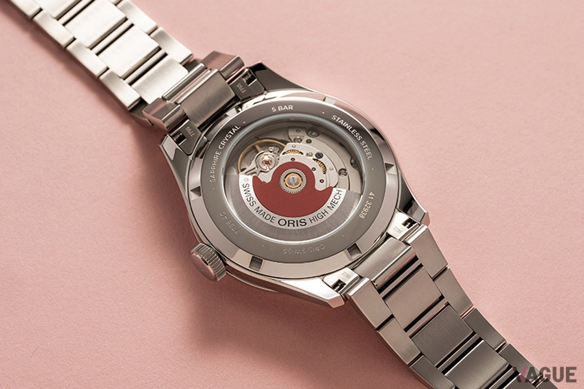 ムーブメントにはスイス製のセリタムーブメントを自社で改良したキャリバー754を搭載（ビッグクラウンポインターデイト 40mm）