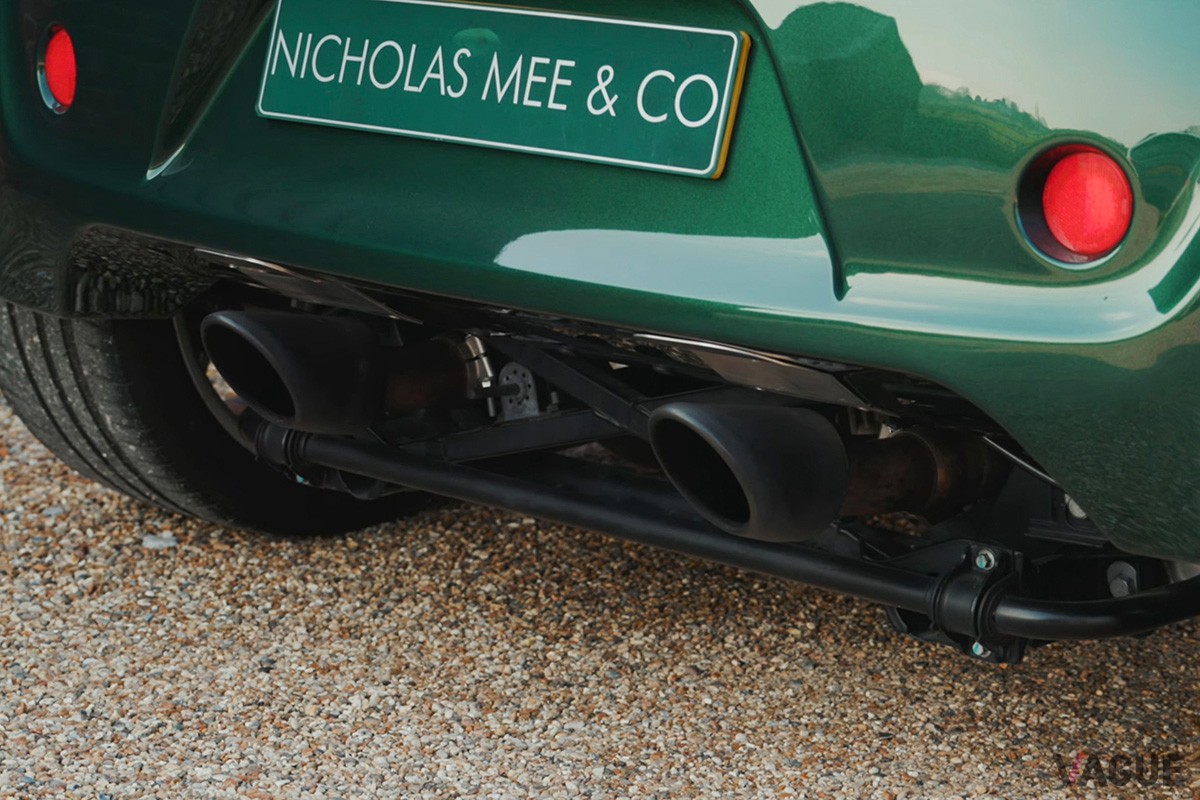 英国の中古車販売店で発見したアストンマーティン「シグネットV8」（C）YouTube『Nicholas Mee & Company Ltd』