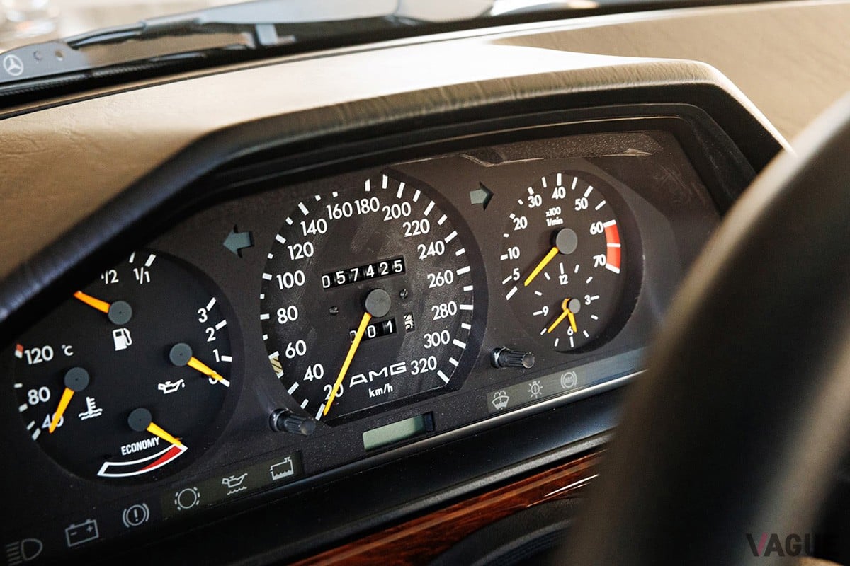 C124型の「300CE」をベースとする“ハンマークーペ”ことAMG「300CE 6.0-4V ハンマー ワイドバージョン」（C）ClassicDriver.com