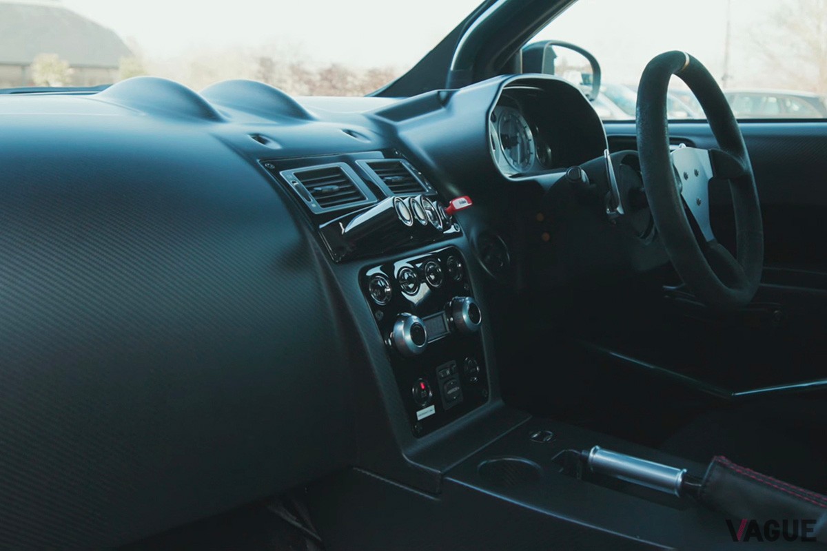 英国の中古車販売店で発見したアストンマーティン「シグネットV8」（C）YouTube『Nicholas Mee & Company Ltd』