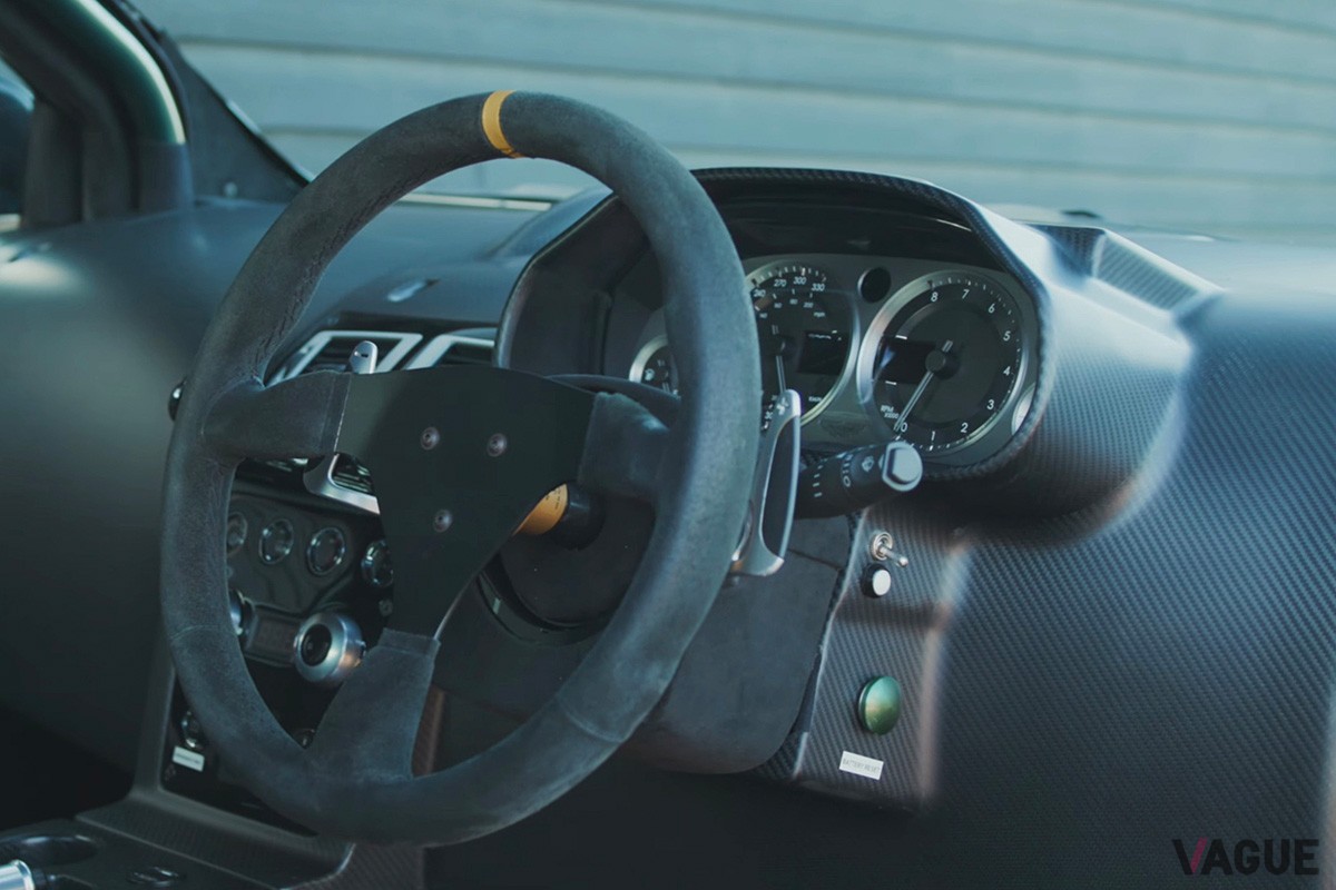 英国の中古車販売店で発見したアストンマーティン「シグネットV8」（C）YouTube『Nicholas Mee & Company Ltd』