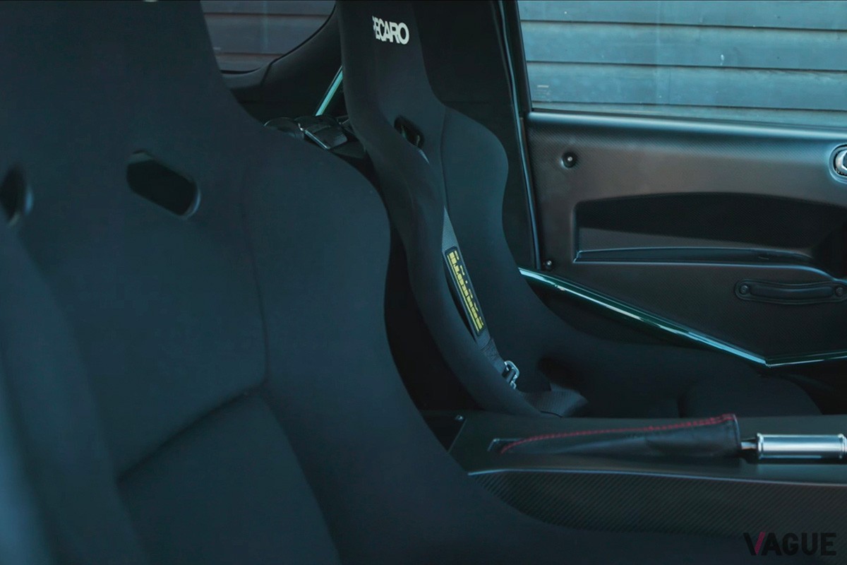 英国の中古車販売店で発見したアストンマーティン「シグネットV8」（C）YouTube『Nicholas Mee & Company Ltd』