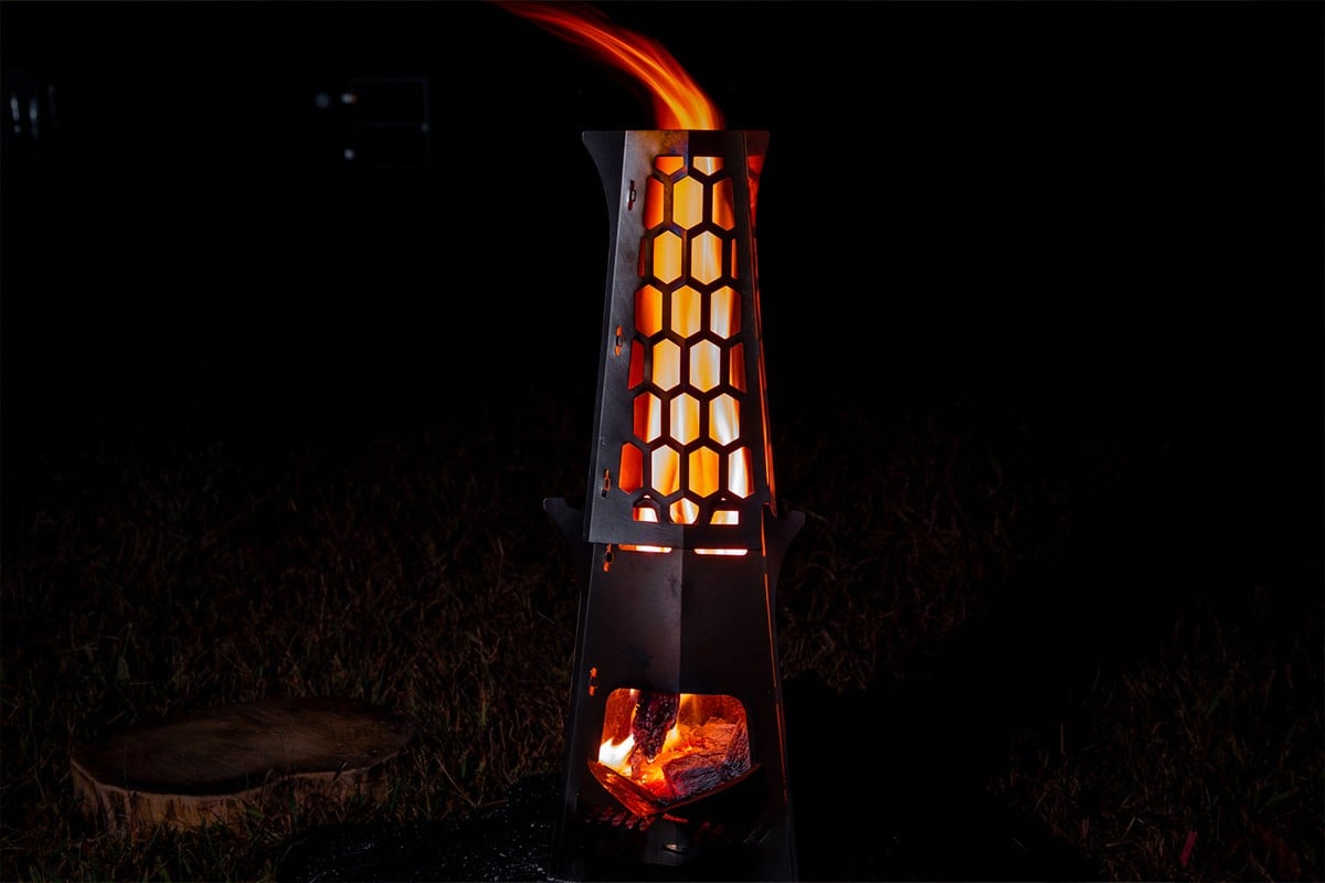 「EBOSHI-02」専用オプションパーツの「TATARA-02」を使用すると炎をエンタメとして楽しめます